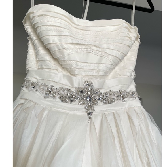 Size 2 customized Vera wang wedding gown - Picture 3 of 9